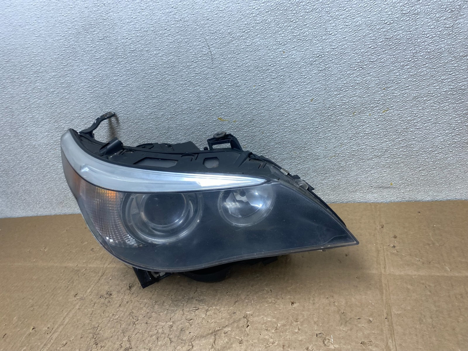 2004 to 2007 BMW 525i 5 Series Headlight Right Passenger Xenon AFS Z1121 DW1