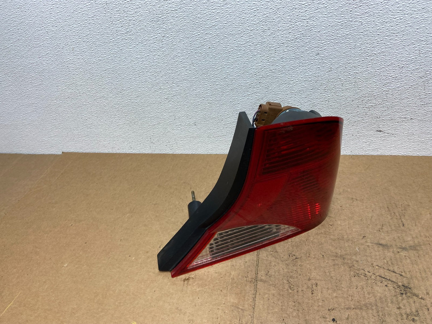 2000 to 2004 Ford Focus Right Passenger RH Side Tail Light OEM AC3455 DW2