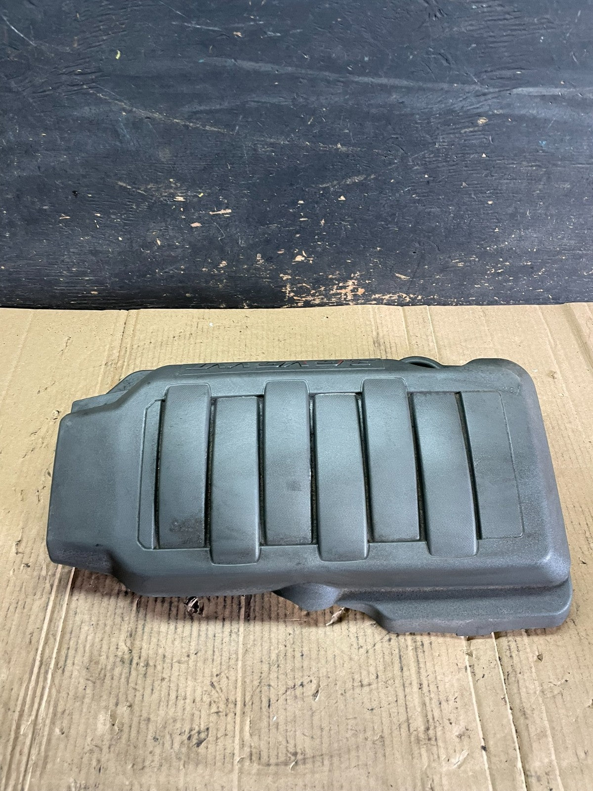 2007 to 2008 GMC Acadia 3.6L VVT Engine Cover Shield OEM S6057 DG1