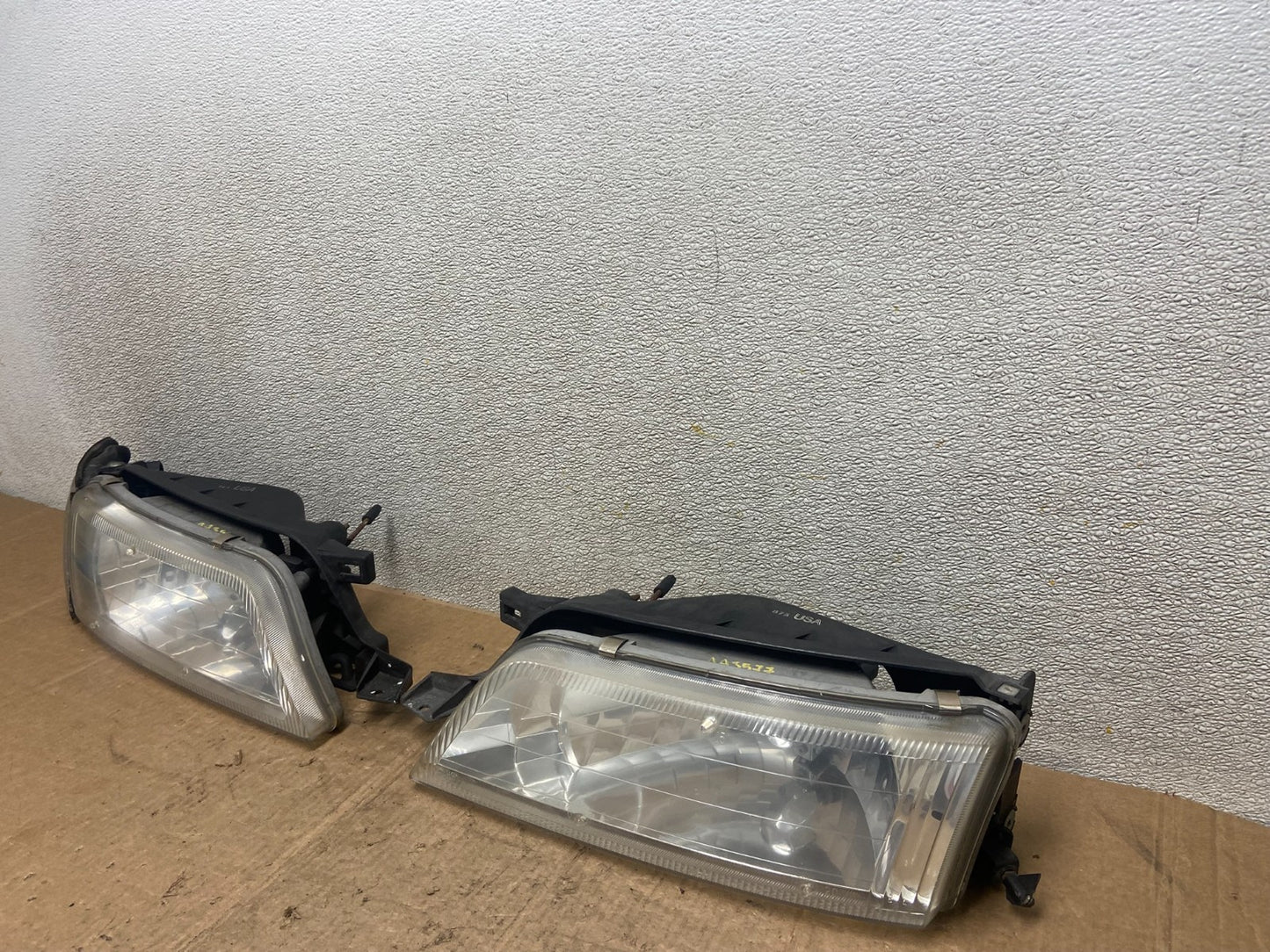 1997 to 1999 Nissan Maxima Left+Right Side Headlights Halogen OEM AA35771