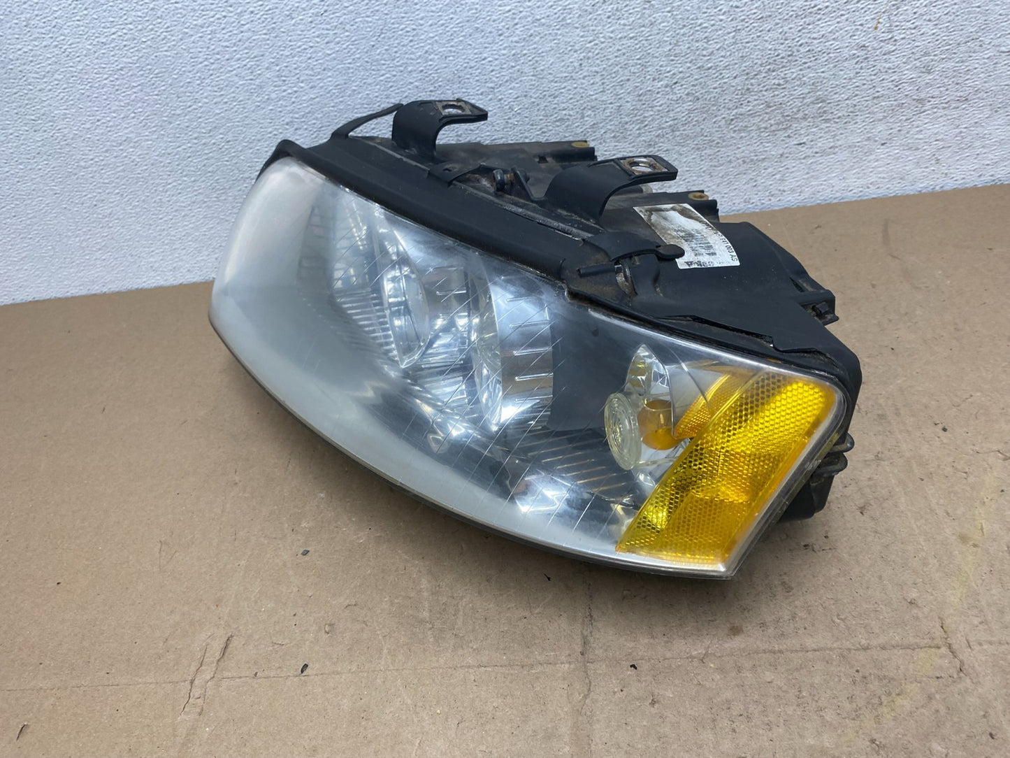2002-2005 Audi A4 Sedan Left Driver Lh Side Xenon Headlight AE6882 DW1