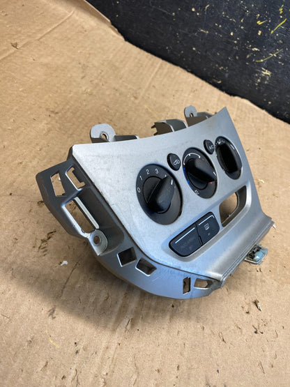 2013 2014 Ford Focus Ac Heater Climate Control Temperature Oem z1728 DG2