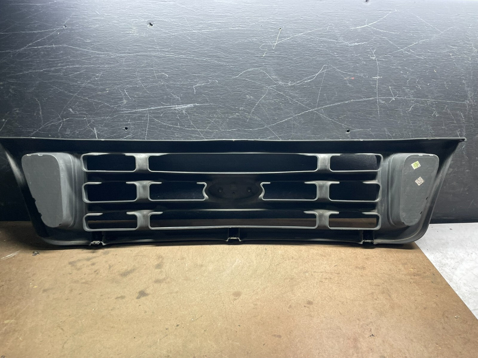 2003 to 2007 Ford Econoline E150 E250 E350 Front Grille Grille L3939 OEM DG7