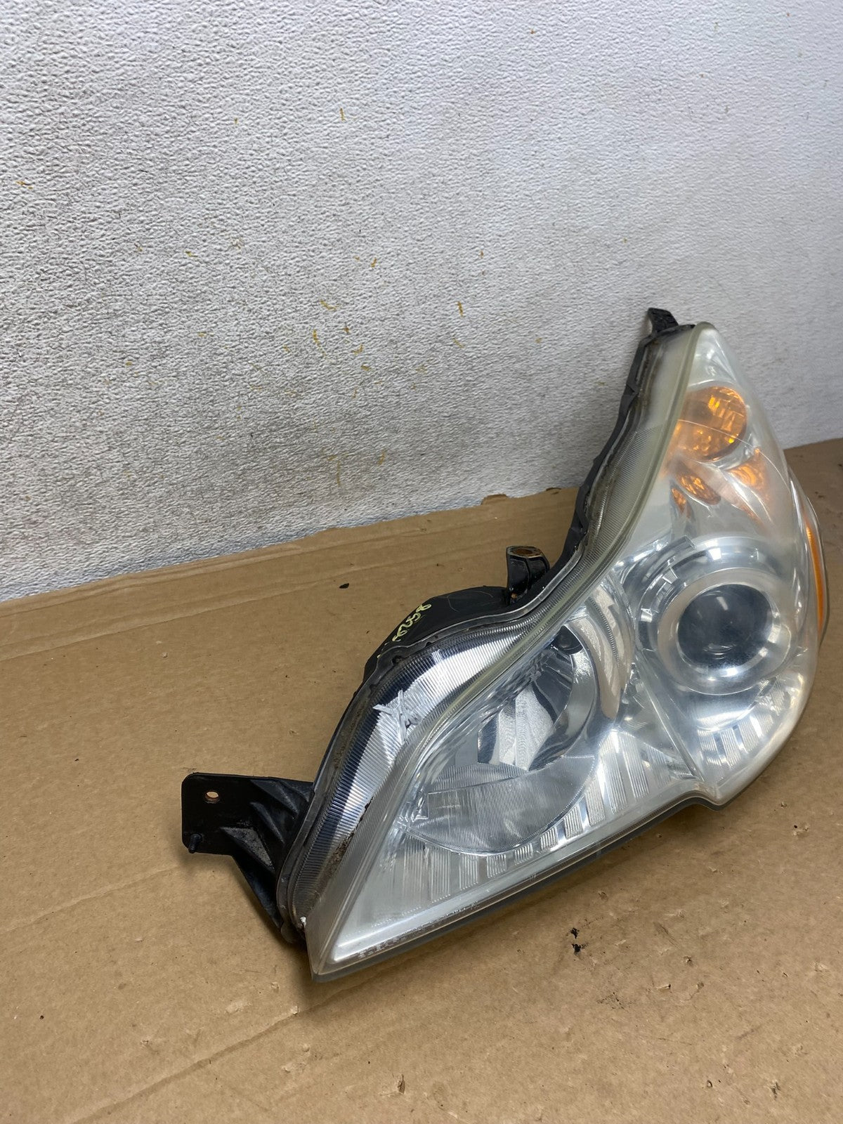 2010 2011 2012 Subaru Legacy Outback Left Driver Halogen Headlight AH8258 DW2