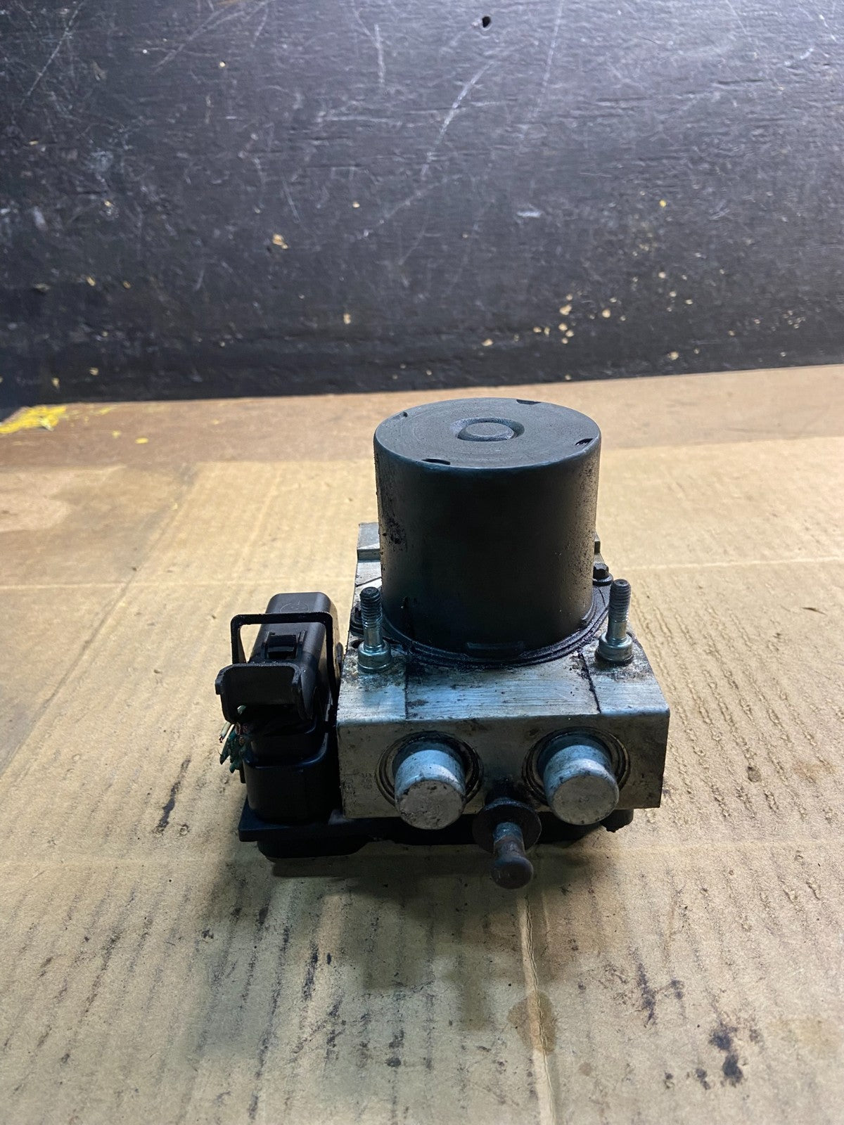 2004 2005 2006  Dodge Durango ABS Anti Lock Brake Pump Y7211 DG0