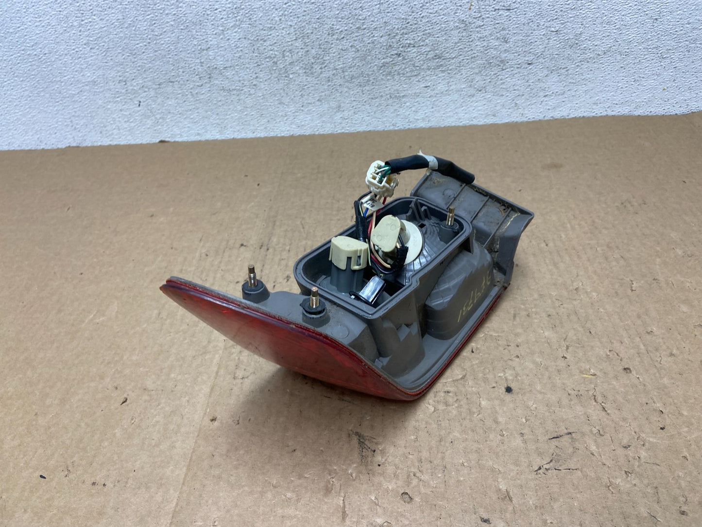 2000 to 2001 Toyota Camry Tail Light Left Driver Lh Side AF9731 DW3