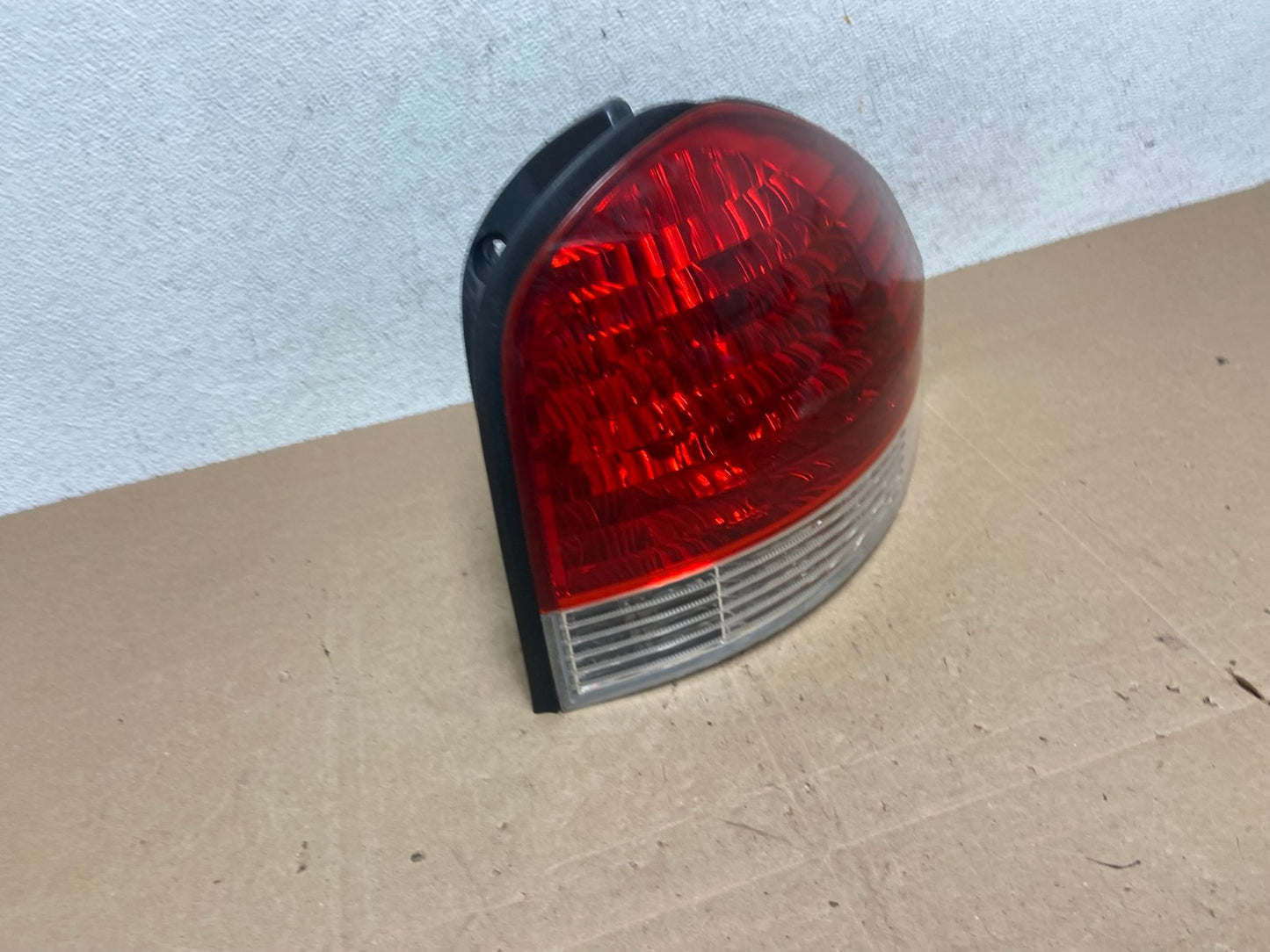 2005 to 2006 Hyundai Santa Fe Right Passenger Rh Side Tail Light AE5063 LK2