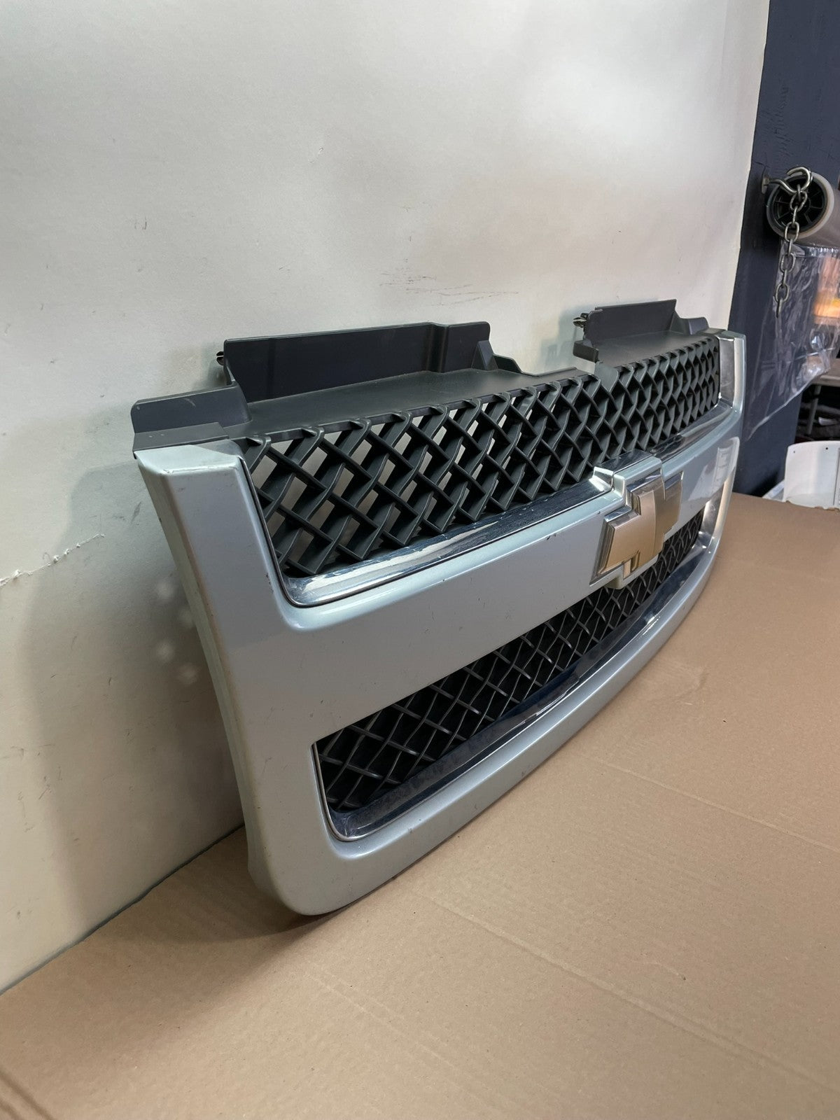 2006 to 2009 Chevrolet Trailblazer Front Upper Grille Grill AH6437 DG2