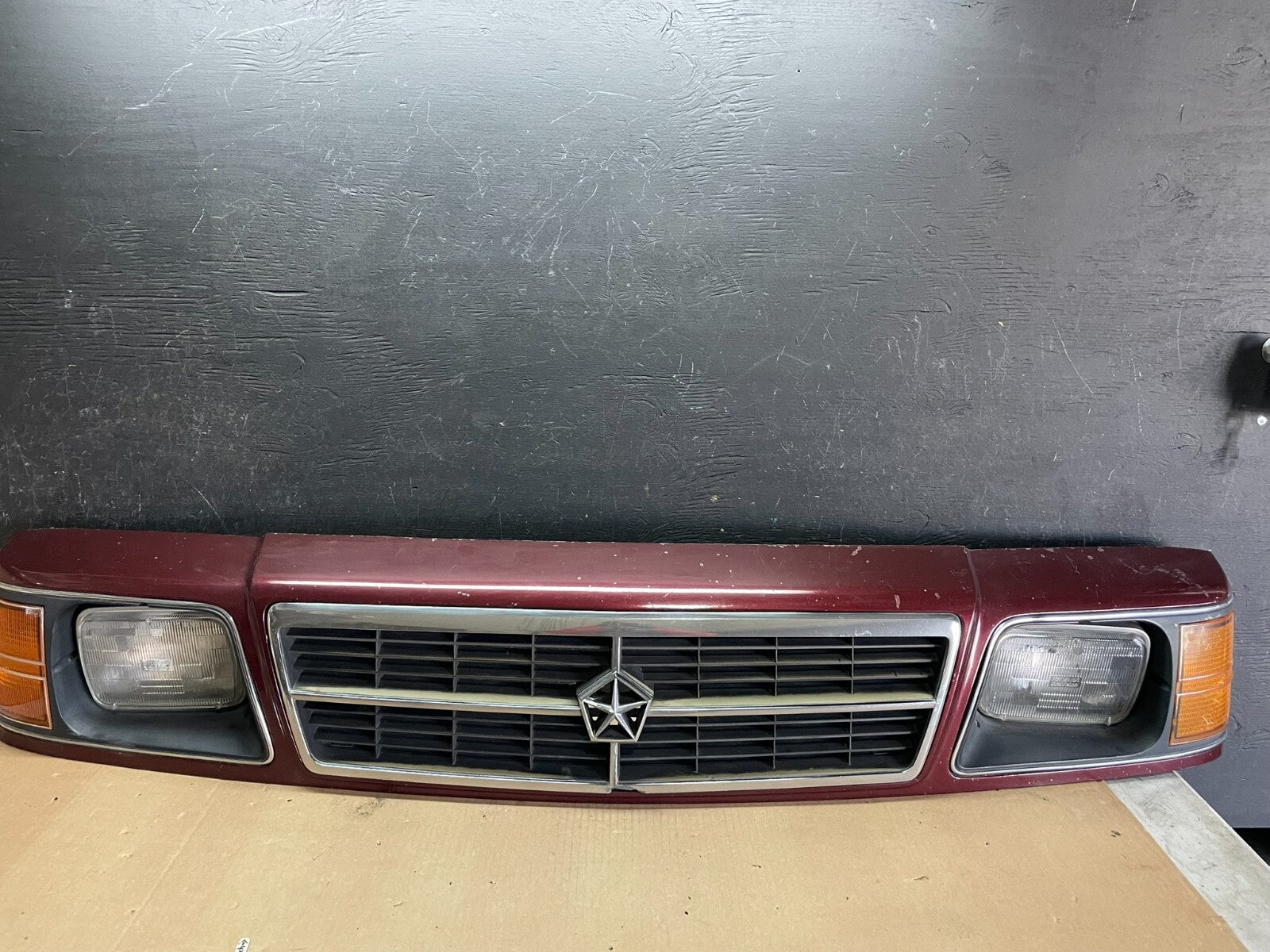 1985 1989 Plymouth Reliant Right Headlight Bezel W/Turn Signal Marker OEM L91330