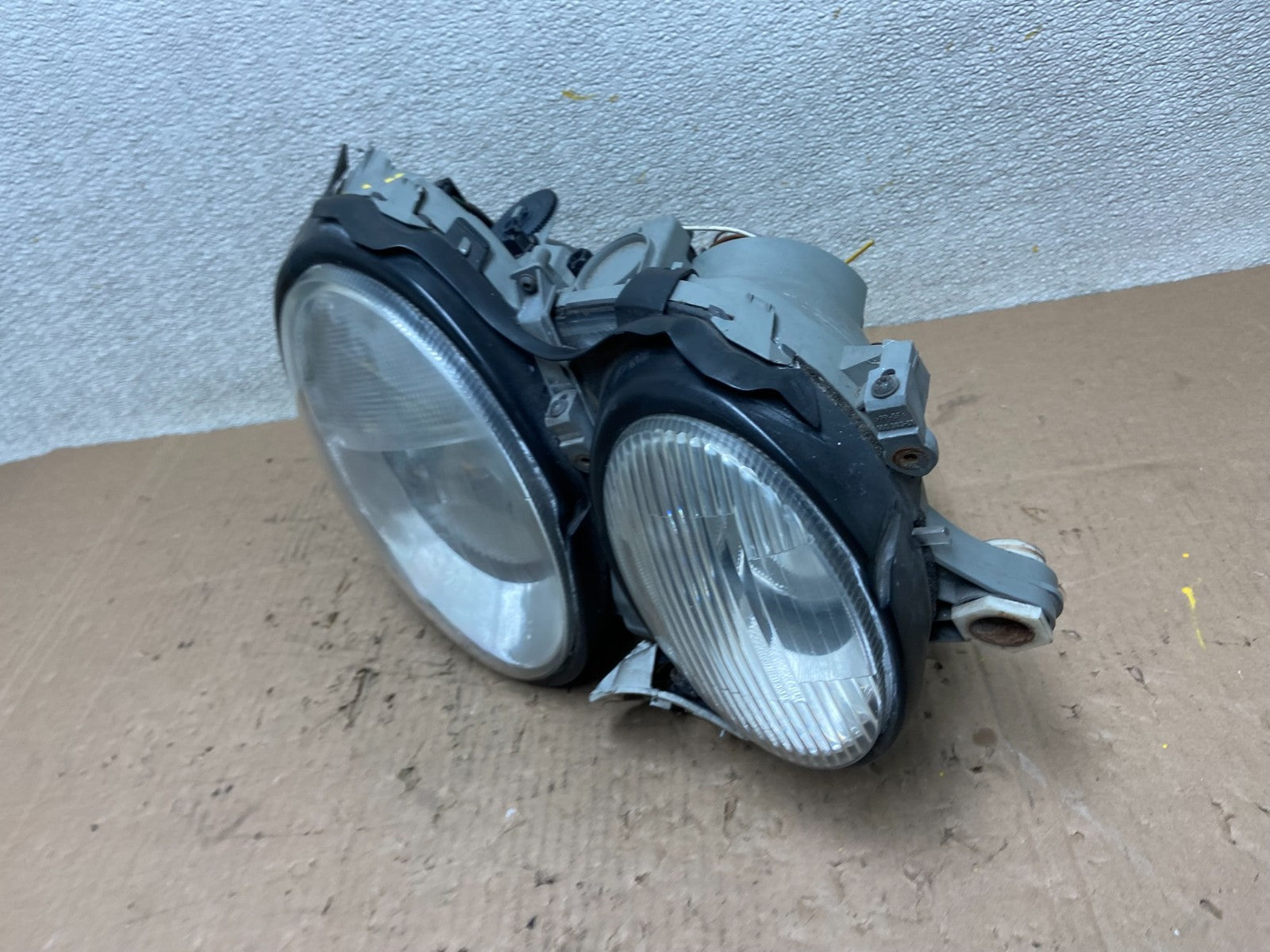 2000-2002 Mercedes E E320 E430 Right Passenger Xenon HID Headlight OEM Y0308 DG1