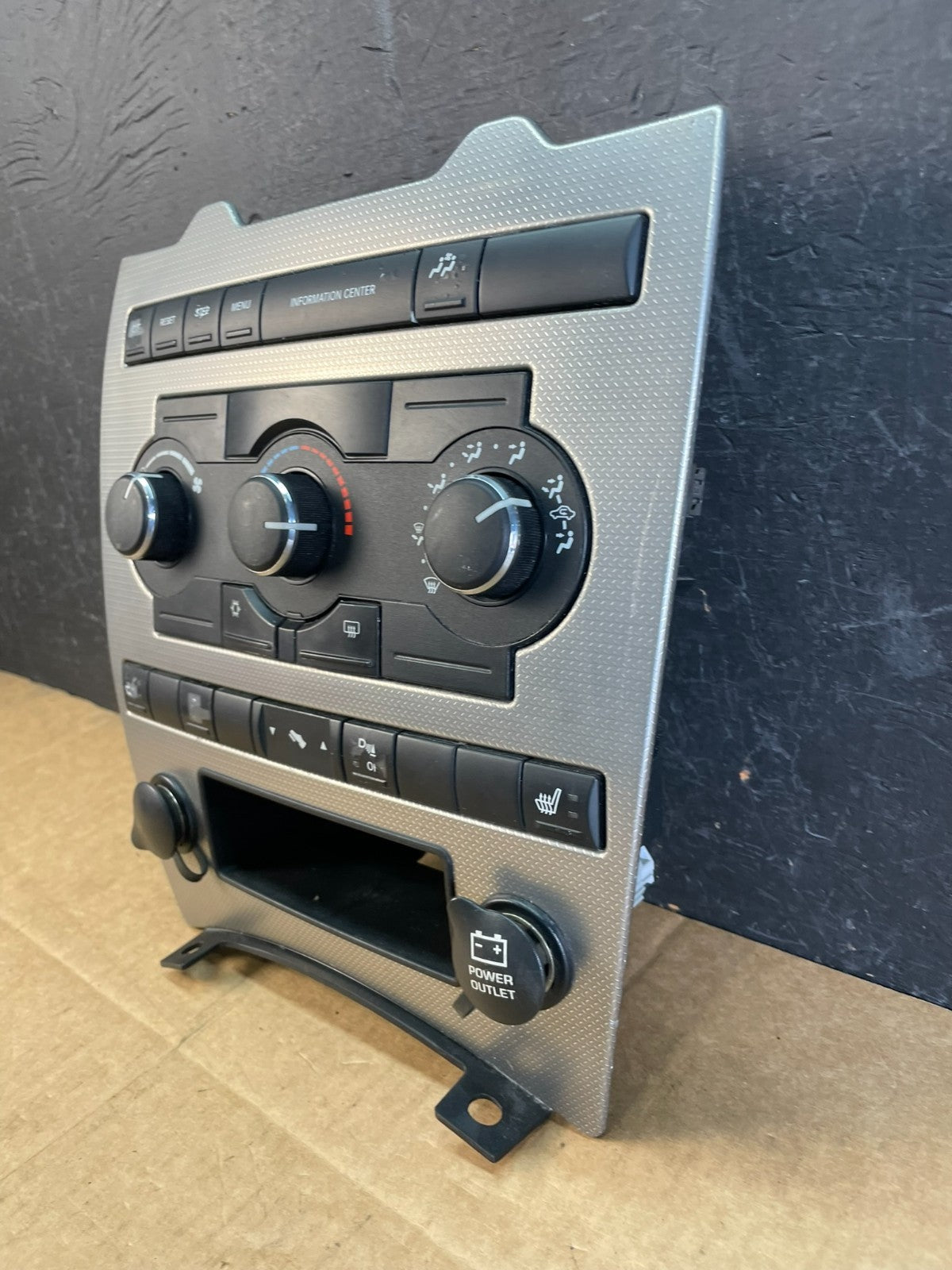 2005 to 2007 Jeep Commander Grand Cherokee A/C Climate Control Bezel AC5225 DG2