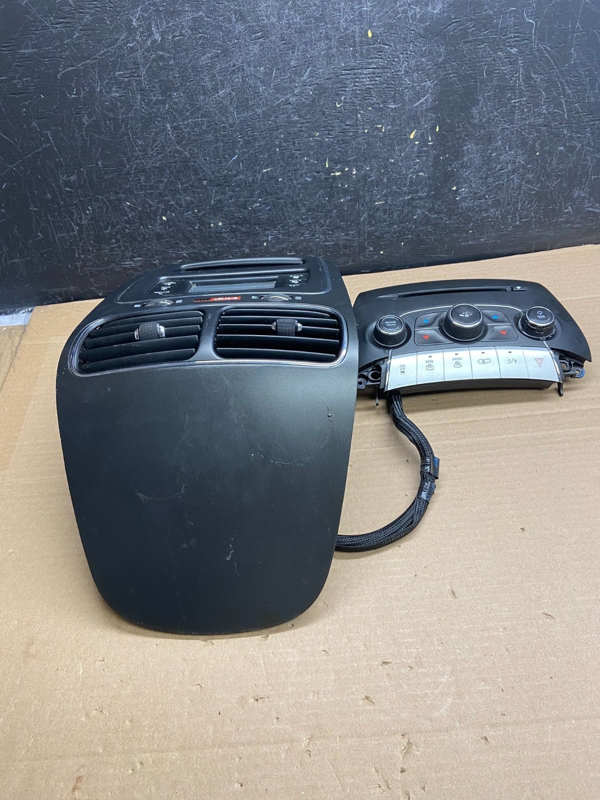 2011-2019 Dodge Journey Radio Display Screen Bezel Climate Trim Vents AG5107 DG2