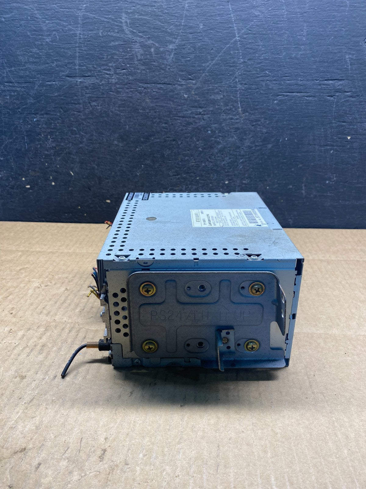 2006-2011 Mitsubishi Endeavor AM/FM/CD/MP3 Radio Head Unit Receiver AG9527 DG2