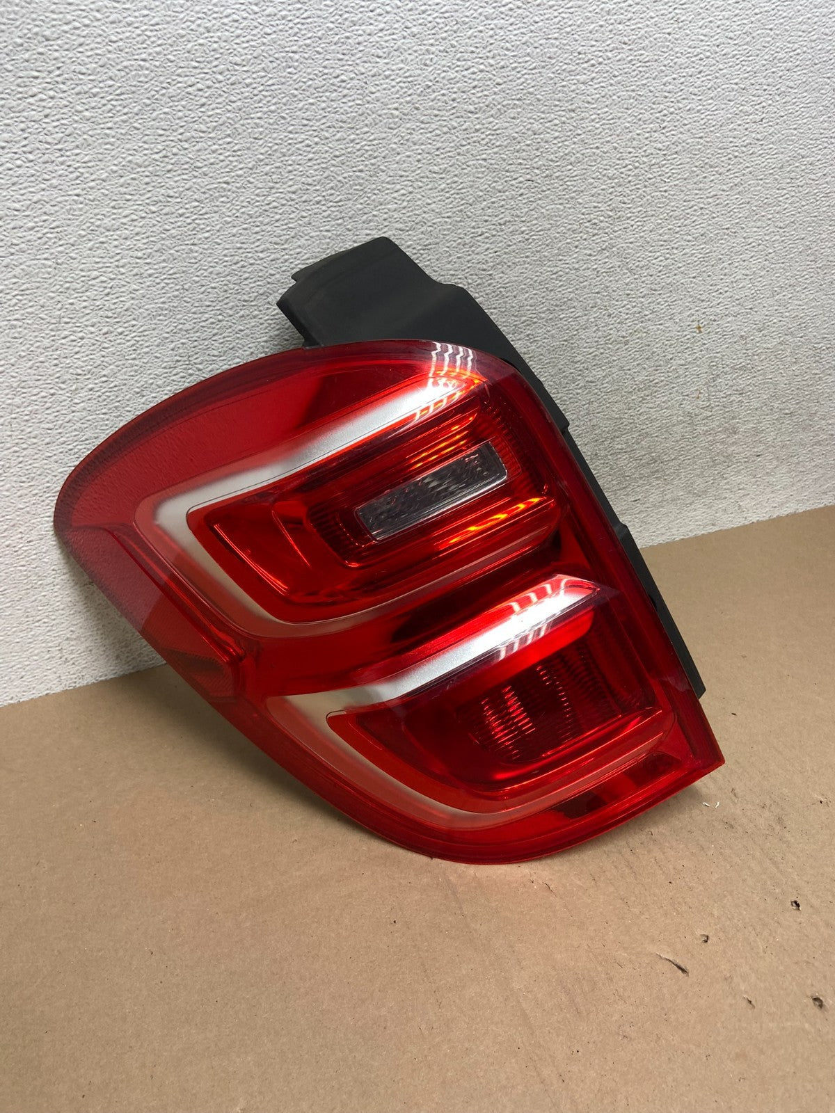 2016 to 2017 Chevrolet Equinox Left Driver Lh Side Tail Light AG6618 DW2
