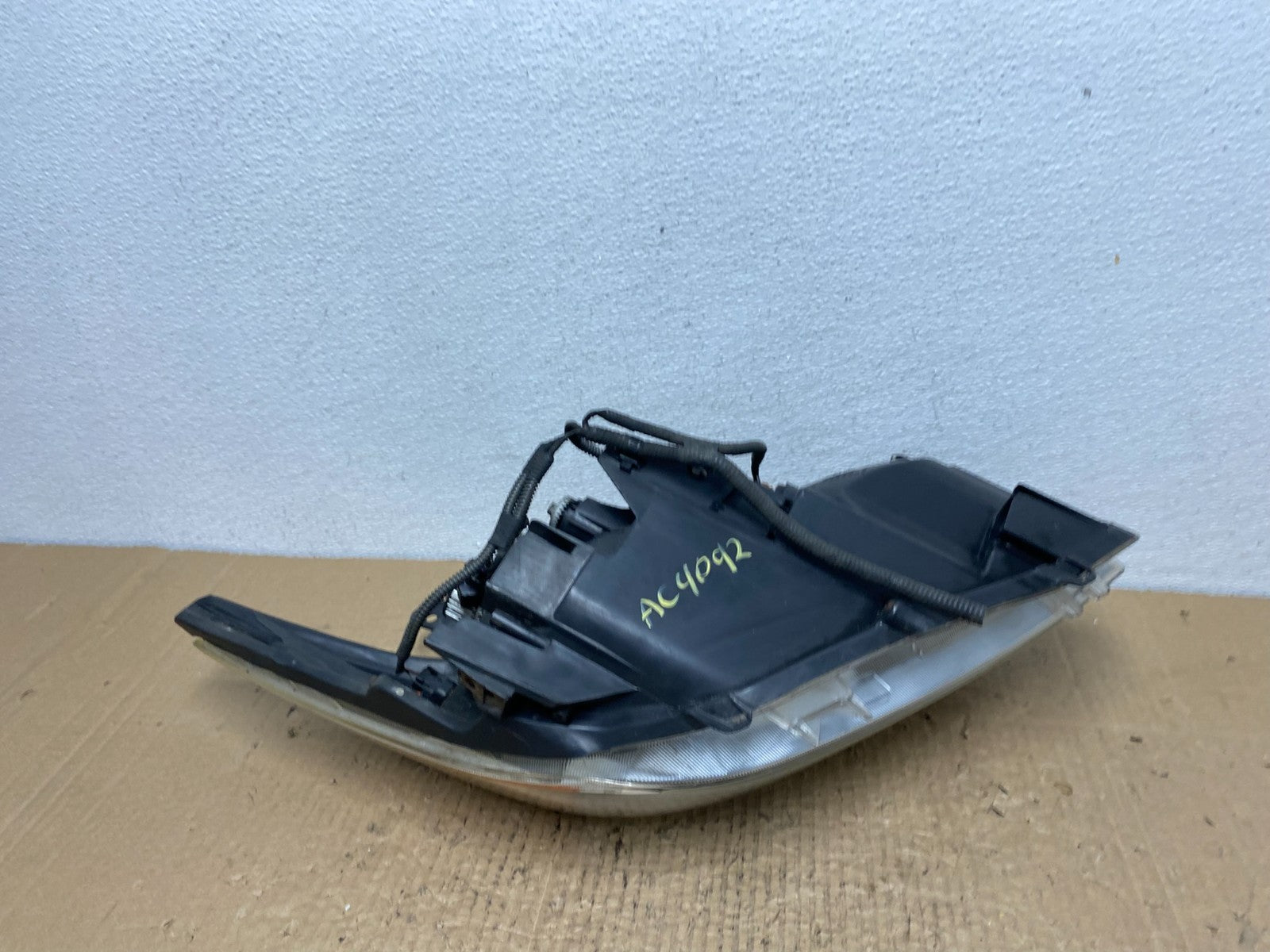 2010 - 2011 Toyota Prius Left Driver LH Blue Halogen Headlight Oem AC4092 DW9