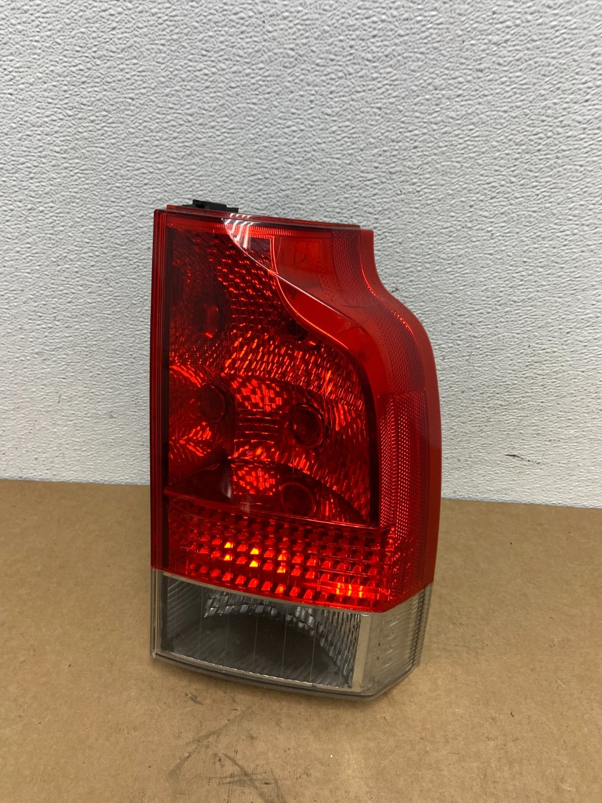 2005 to 2007 Volvo Xc70 V70 Right Passenger RH Side Tail Light Oem AC1771 DW0