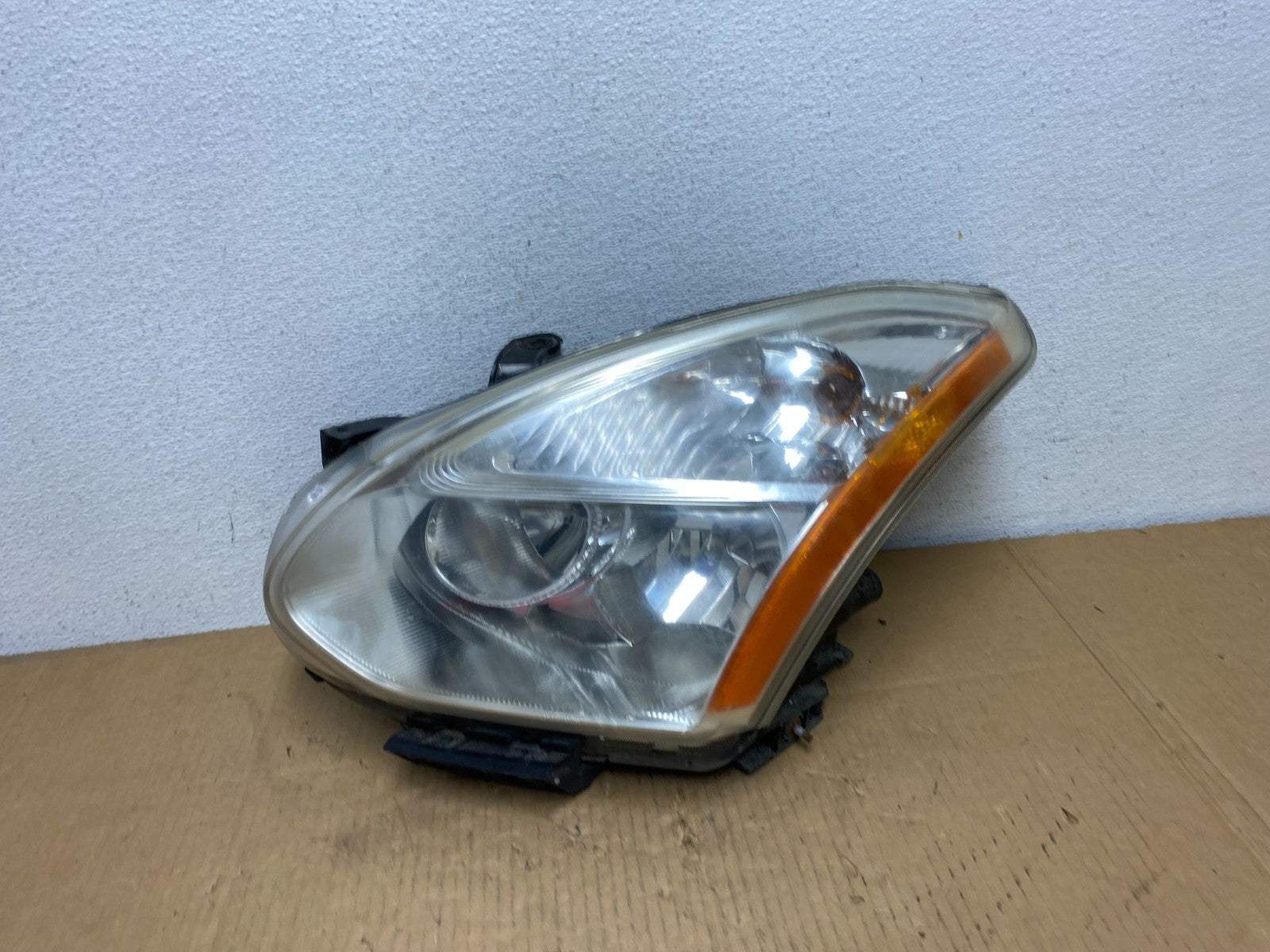 2008 to 2013 Nissan Rogue Left Driver LH Halogen Headlight AD0948 DW0