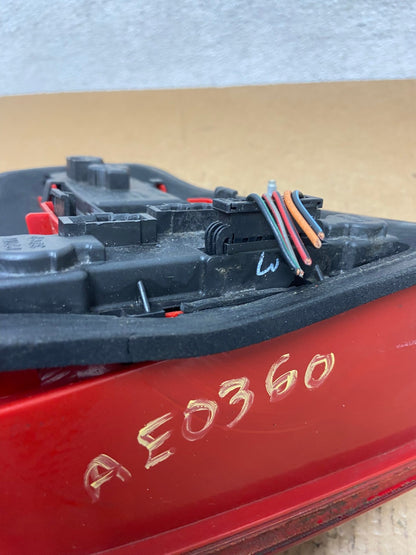 1999 to 2003 Volkswagen Jetta Sedan Right Passenger Tail Light AE0360 LK6