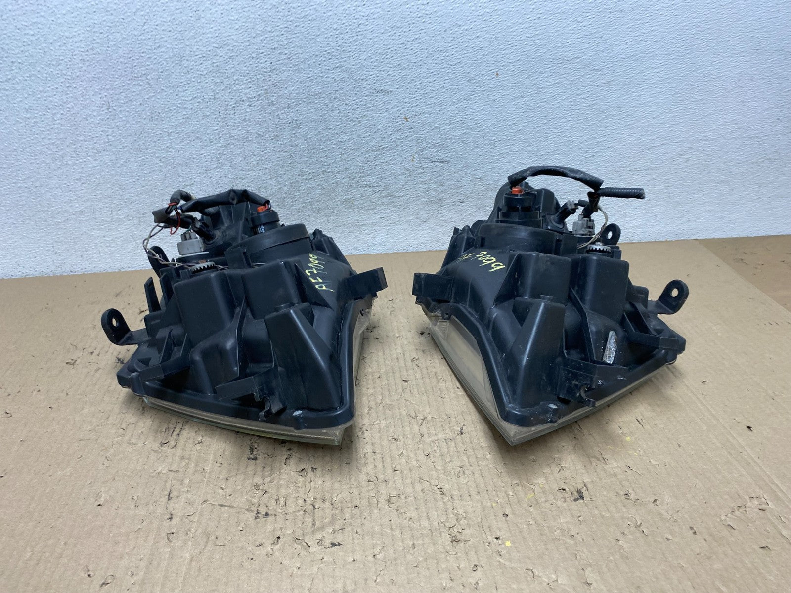 2005 2006 2007 Nissan Pathfinder Halogen Headlights Left+Right AF7099 DW7