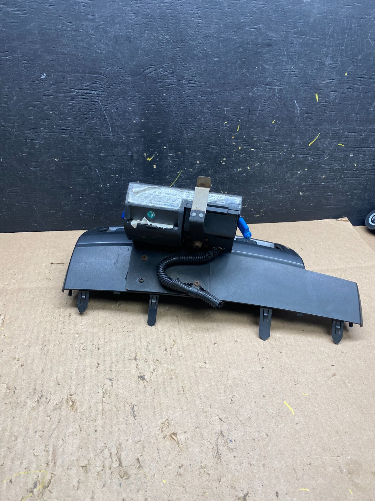 2012 2013 2014 Toyota Prius V Front Center Dash Air Vent T4862 PS3