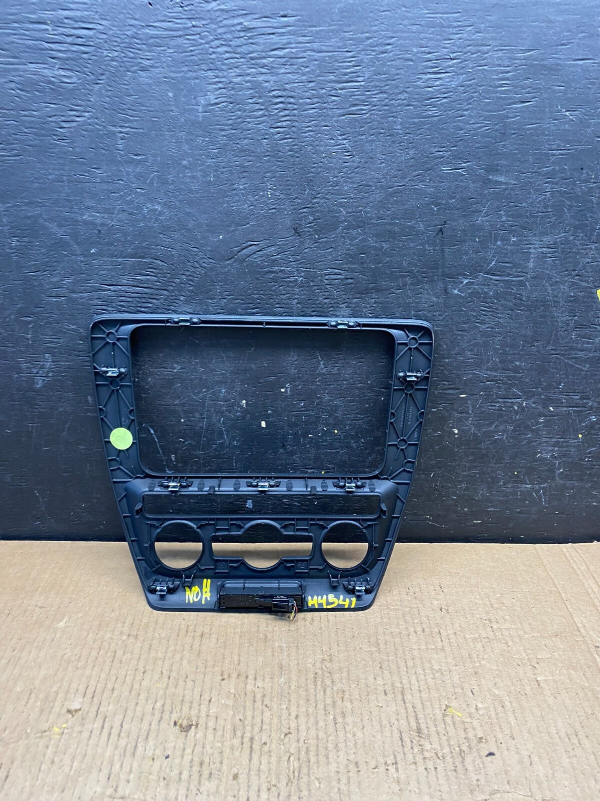 2011 to 2014 Volkswagen Jetta Panel Radio Climate Control Bezel Trim M4541 DG5