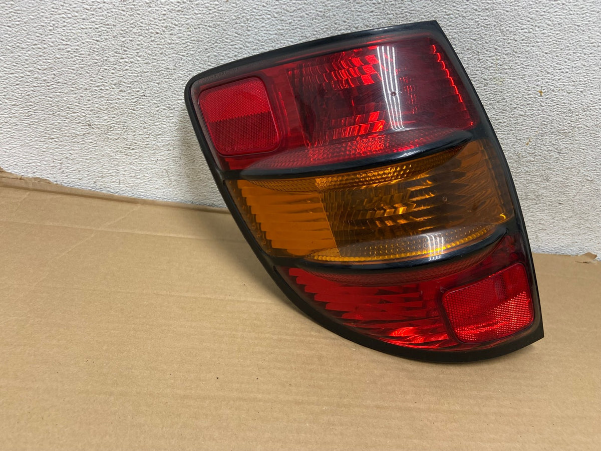 2003 - 2008 Pontiac Vibe Left Driver LH Side Tail Light AG9137 LK0