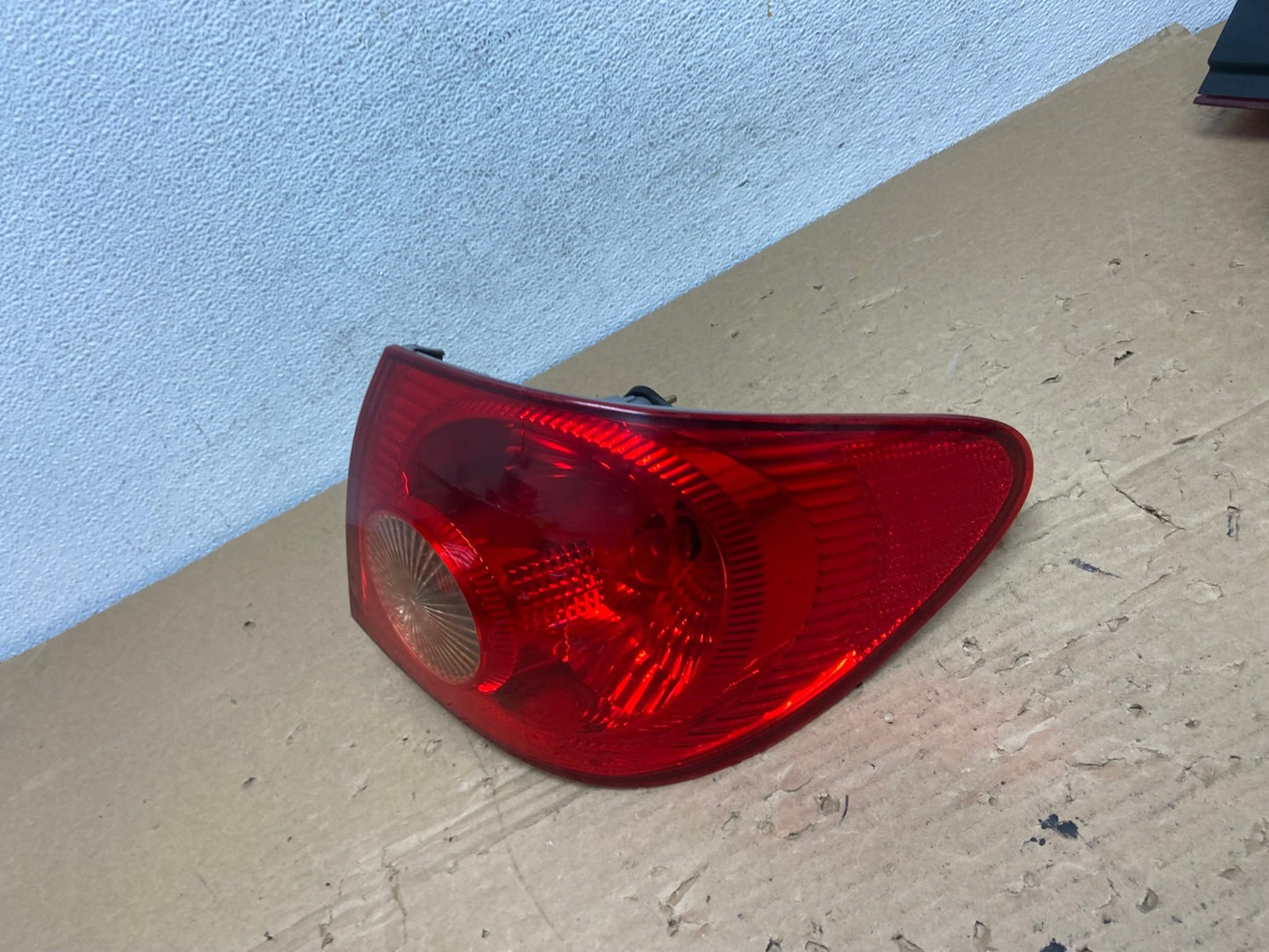 2005 - 2008 Toyota Corolla Right Passenger RH Side Tail light AD4129 LK1