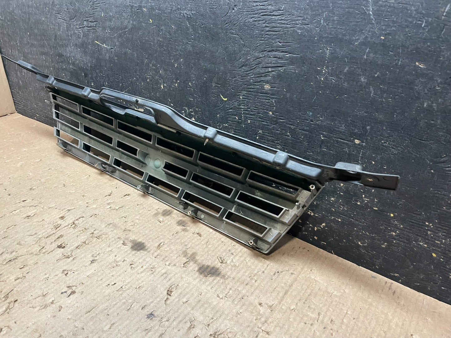 2000 to 2005 Kia Optima Front Grill Grille Z3448 PS6