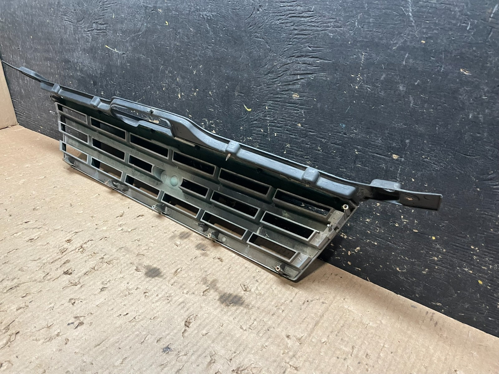 2000 to 2005 Kia Optima Front Grill Grille Z3448 PS6