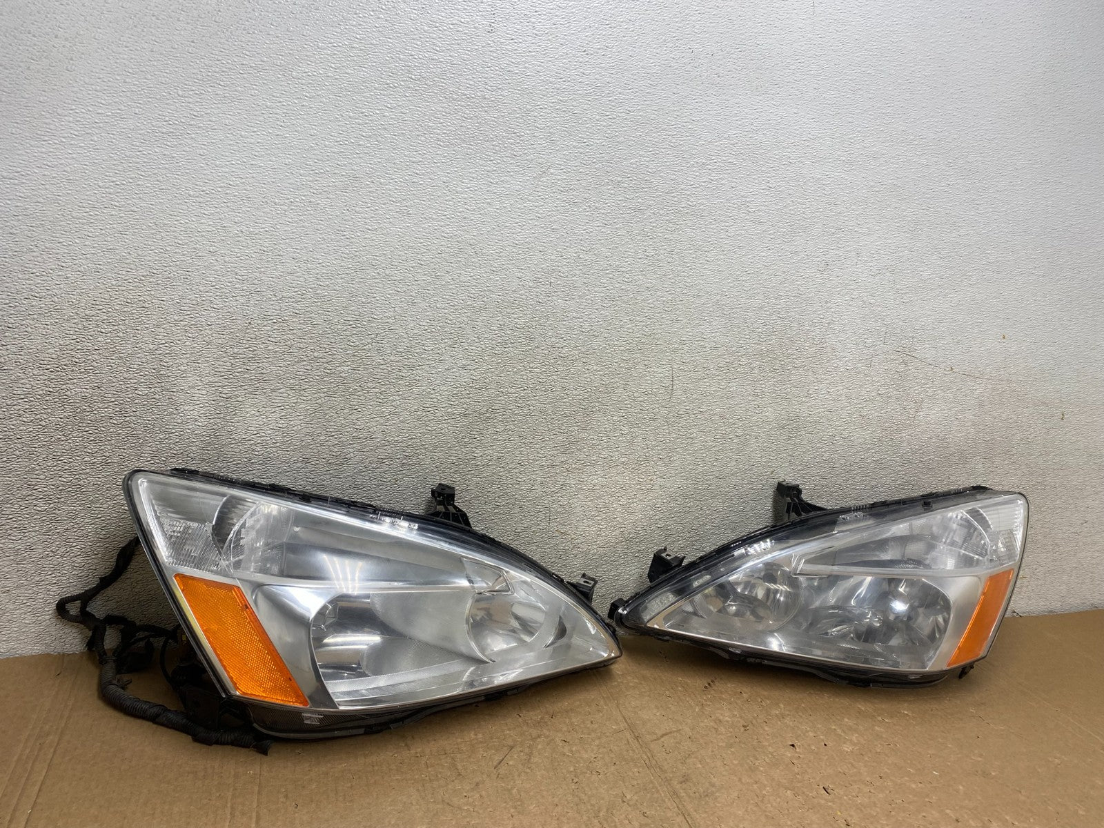 2003 - 2007 Honda Accord Left+Right Set Halogen Headlights V3140 DW2