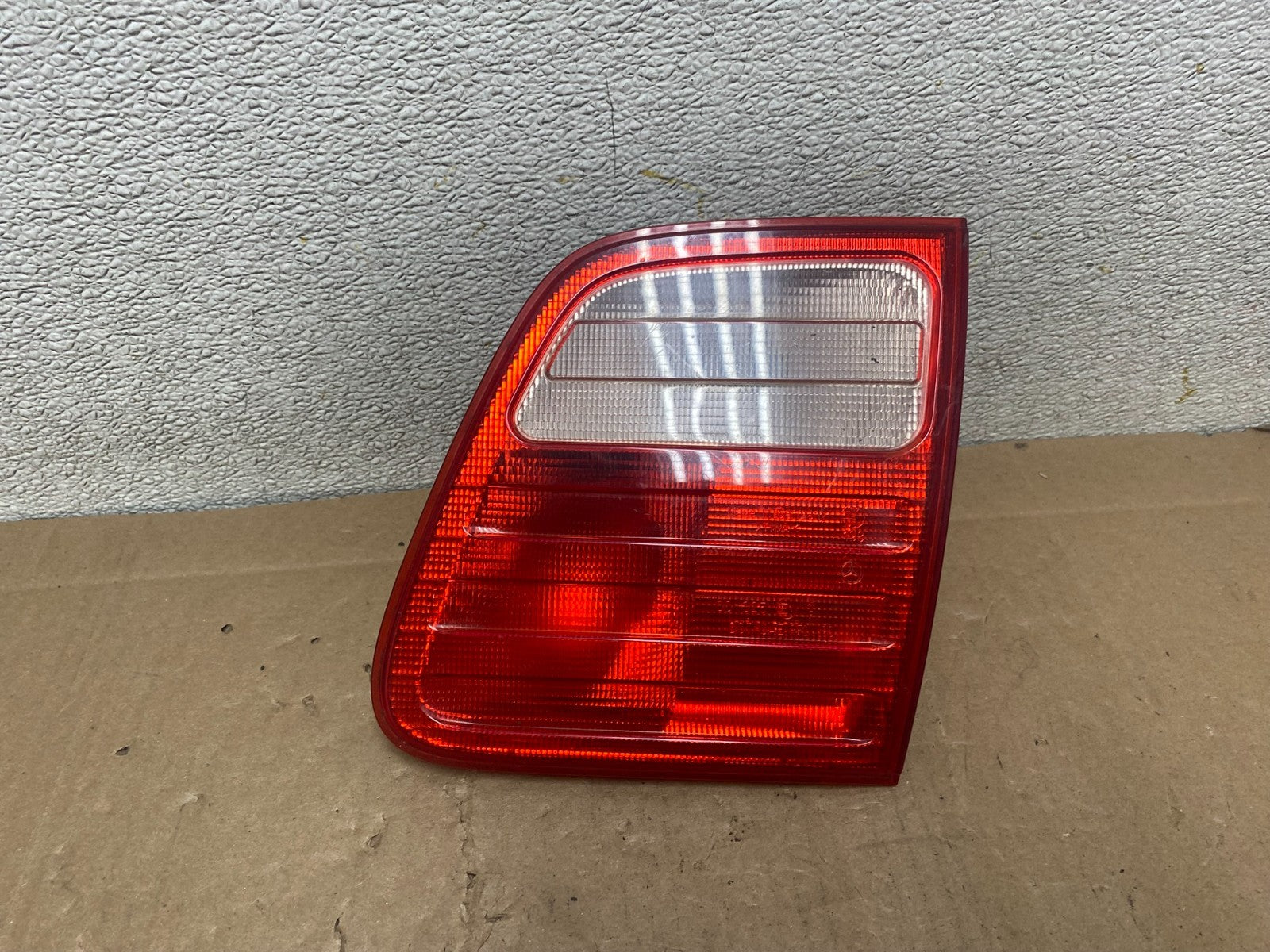 1995-1999 Mercedes-Benz E W210 Wagon Right Passenger Tail Light Inner S0736 DW0