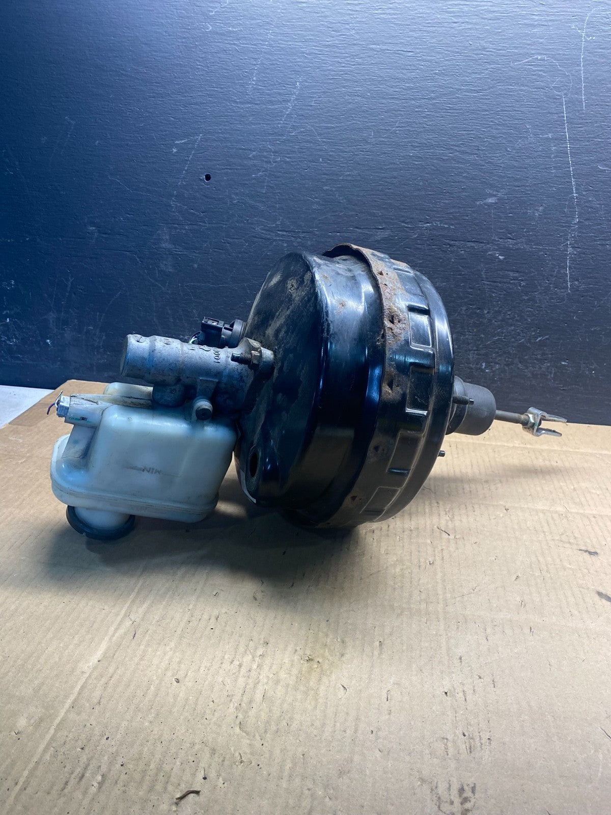 2007 to 2017 Toyota Sequoia Tundra 5.7 L Power Brake Booster Cylinder AD50682