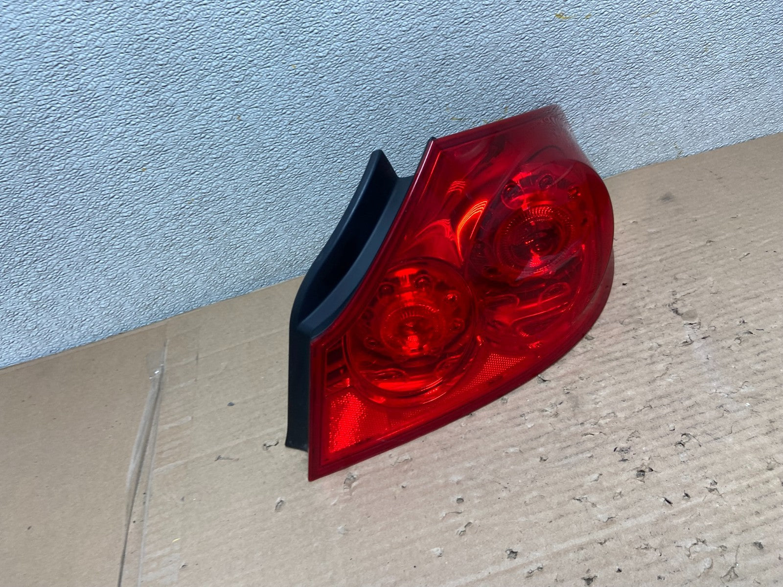 2005 to 2006 Infiniti G35 Right Passenger RH Side Tail Light Oem AA9447 LK2