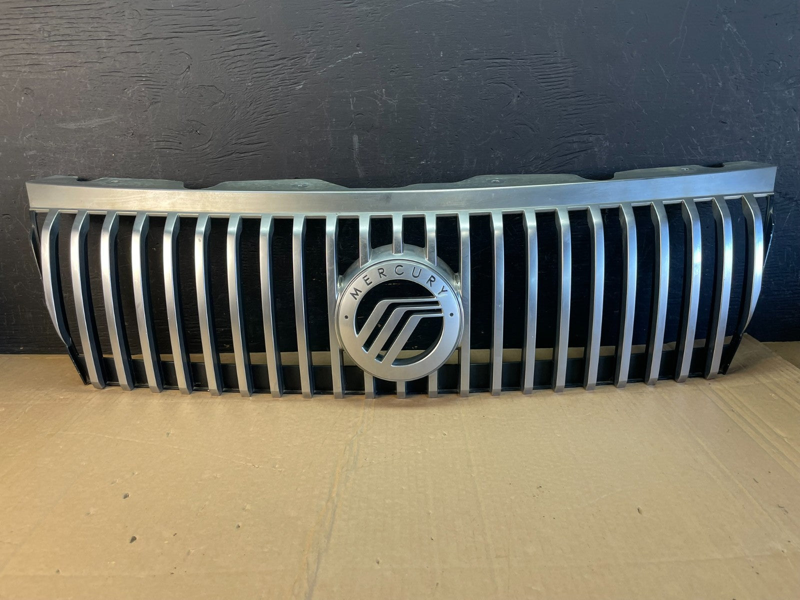 2006 to 2010 Mercury Mountaineer Front Upper Grill Grille AC9733 DW0