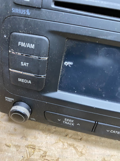 2015 to 2016 Kia Sedona Radio Stereo Receiver AM FM CD Player w9766 DG1