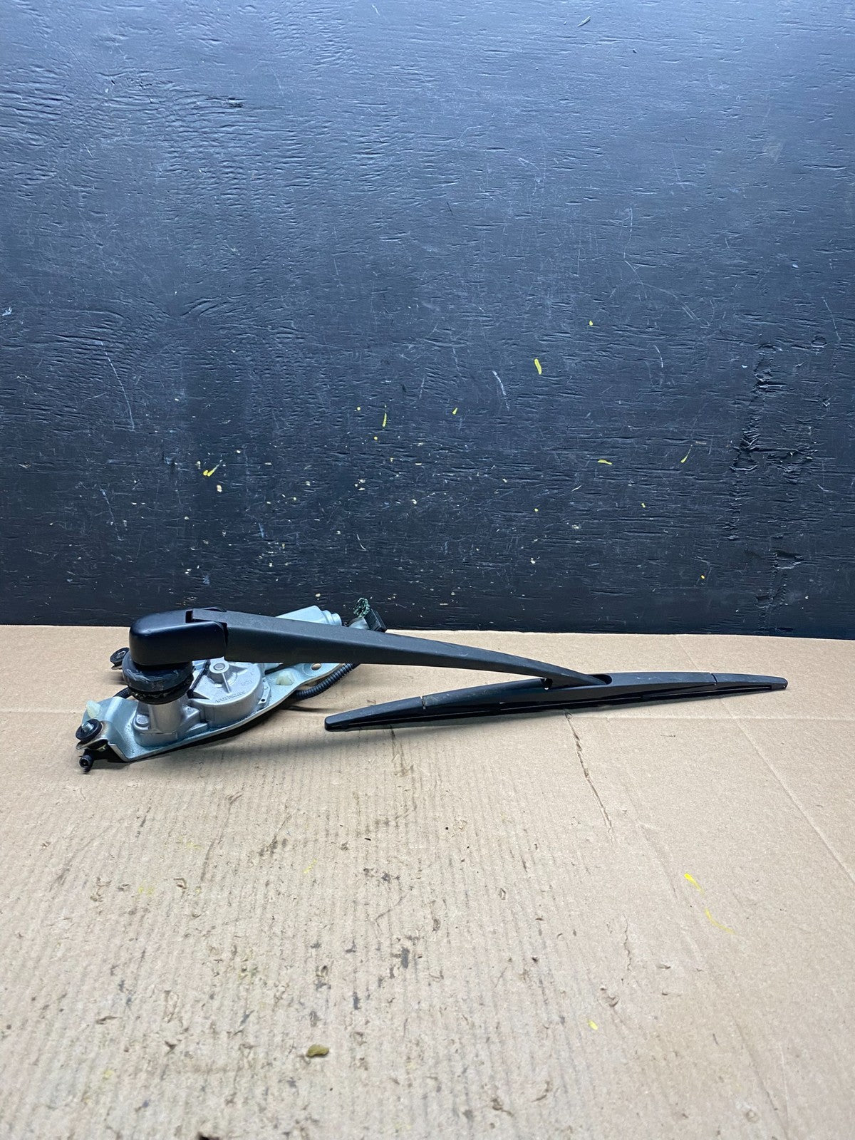 2010 to 2011 Honda Insight Rear Windshield Washer Wiper Motor R6167 DG3