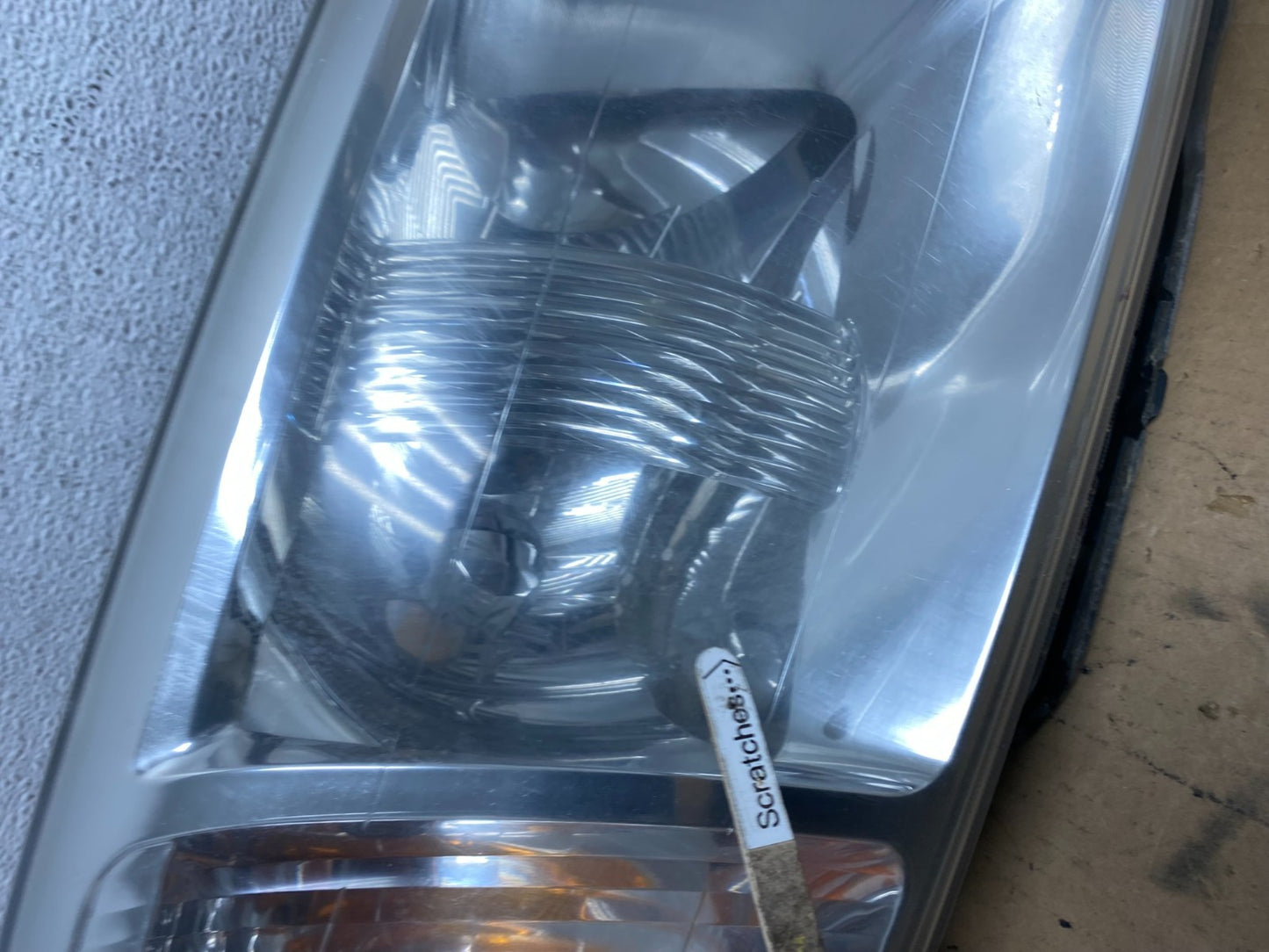 2004 - 2011 Mitsubishi Endeavor Headlight Right Passenger Rh Side AD2681 DW3
