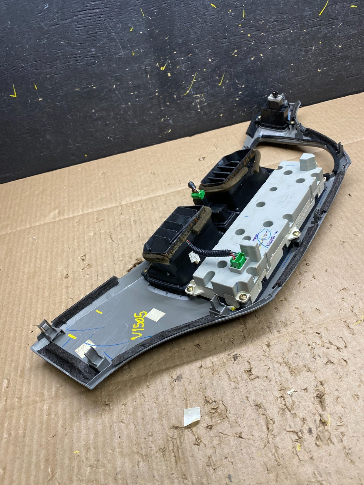 2005 to 2010 Honda Odyssey  Radio Climate Control Dash Trim Bezel v1505 DG6