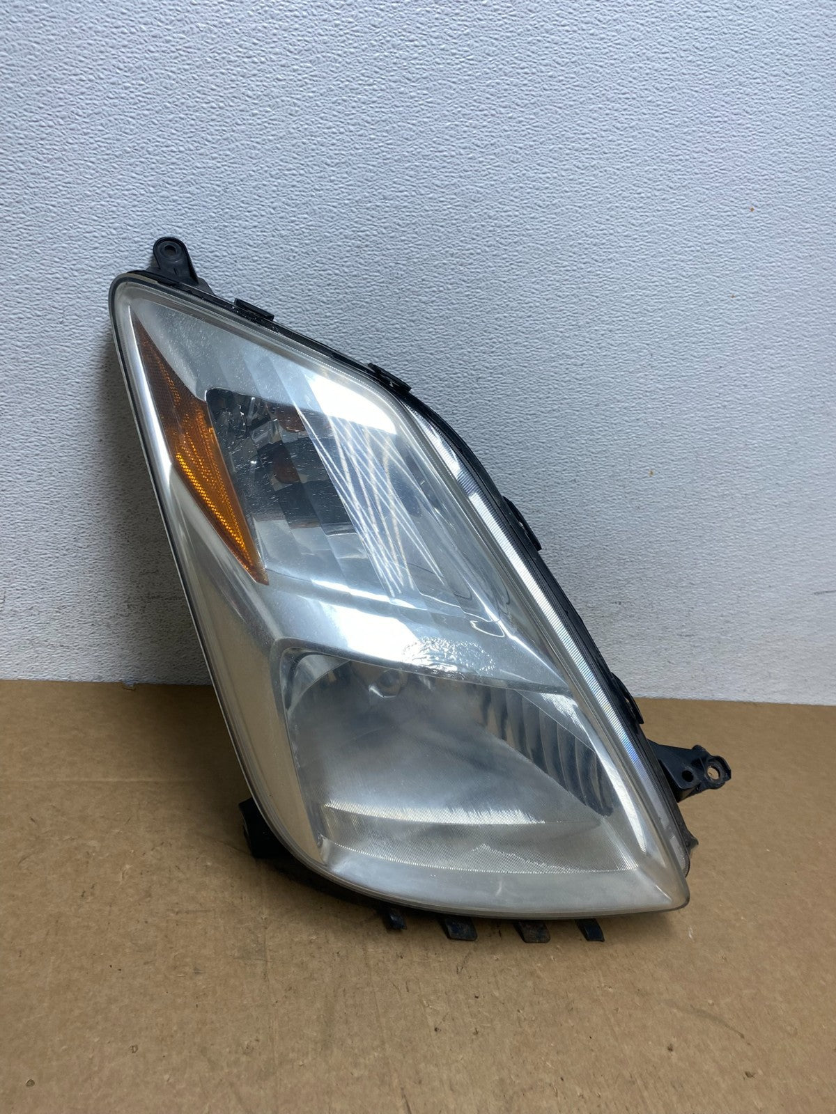 2004 - 2005 Toyota Prius Right Passenger RH Side Headlight Xenon Hid AD6128 DW2