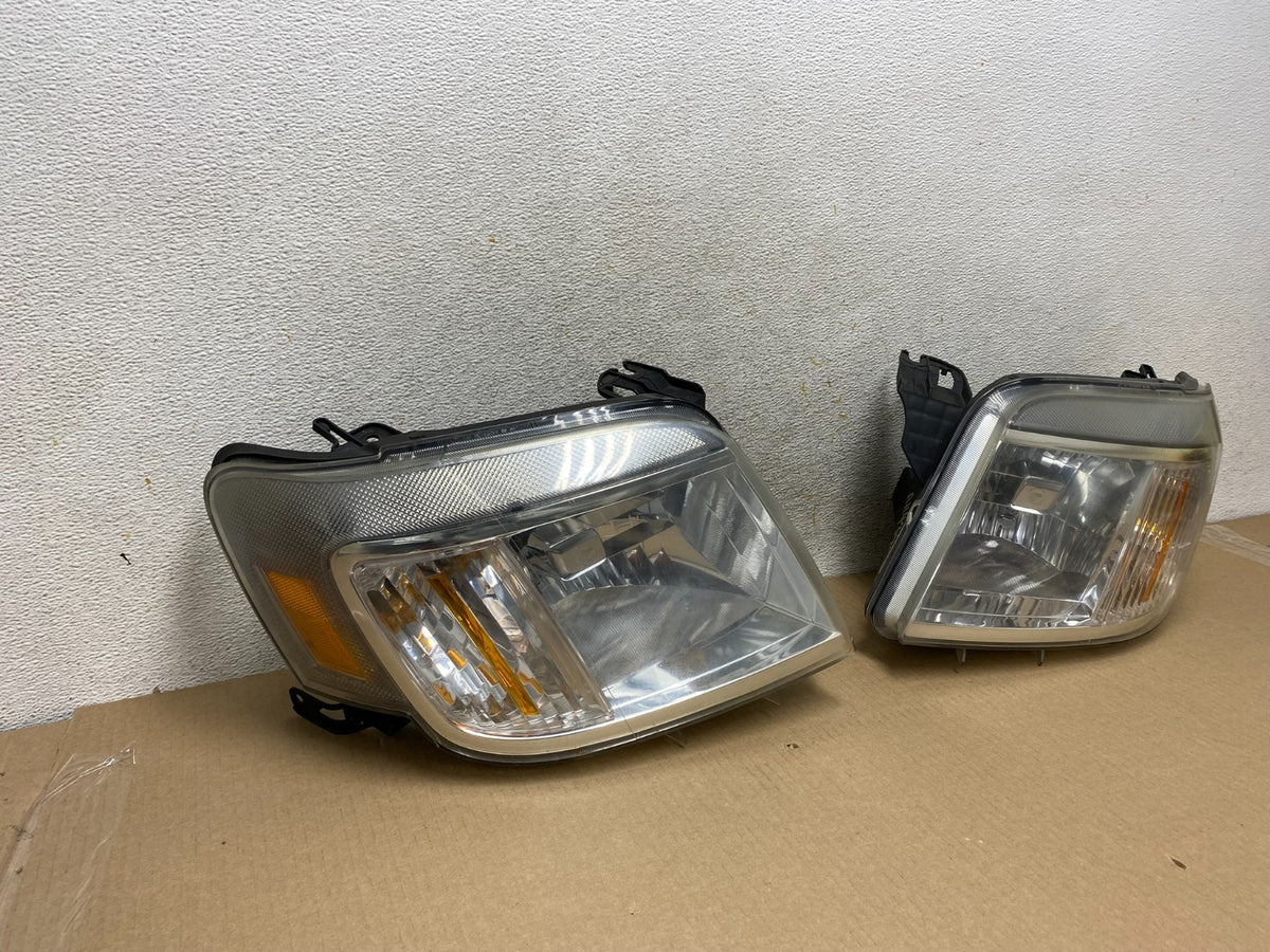 2008 to 2011 Mercury Mariner Left+Right Side Halogen Headlights AH4346 DW1