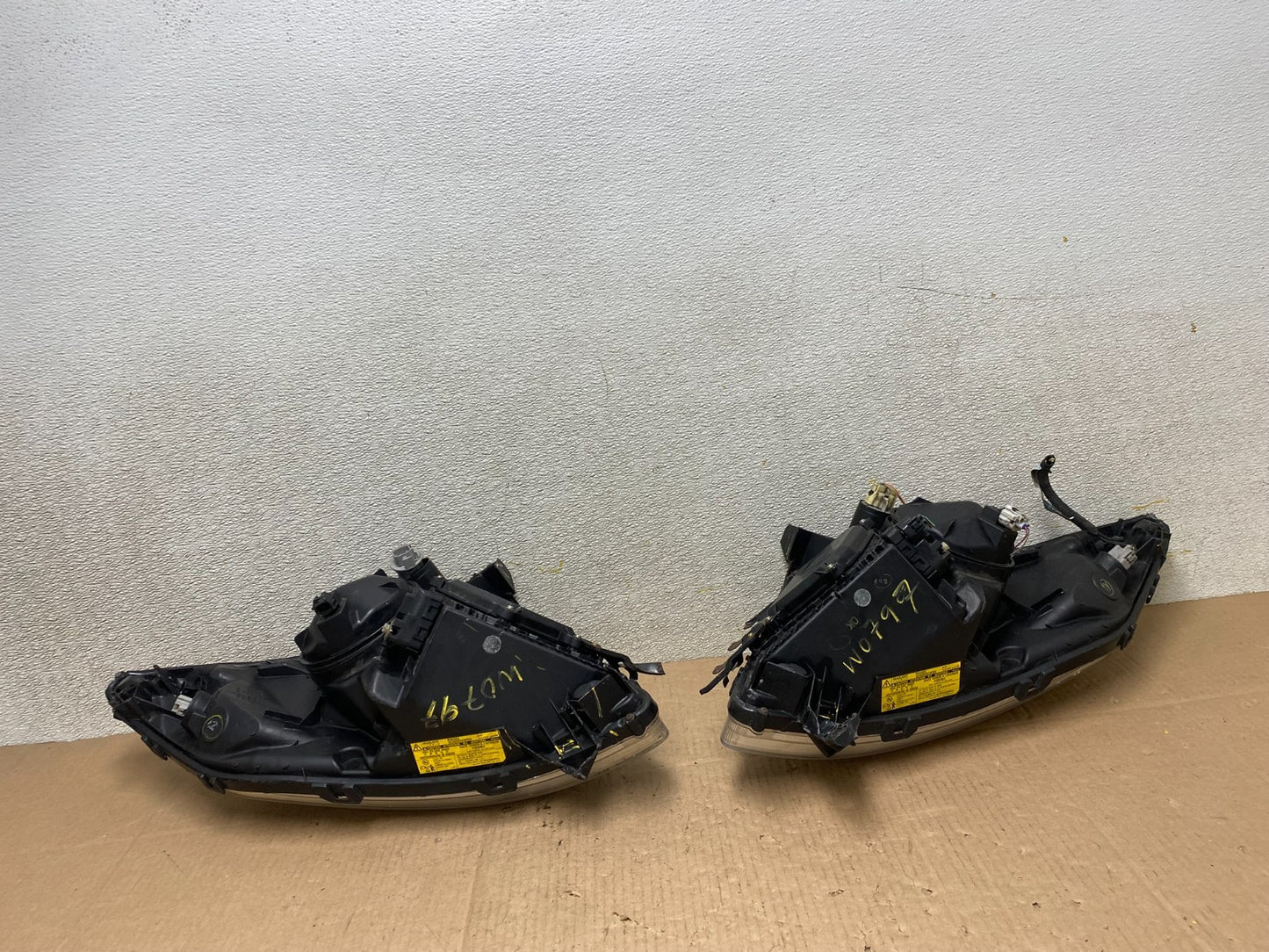 2004-2005 Toyota Prius Left+Right Side Xenon Headlights W0797 DW12