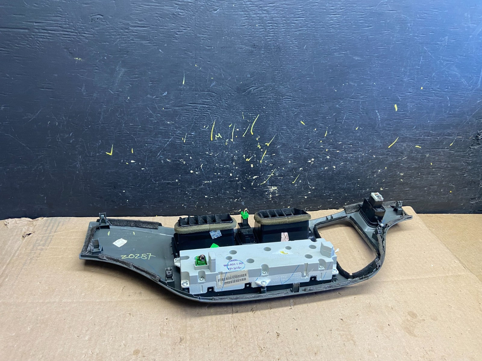 2005 to 2010 Honda Odyssey Radio Climate Control Dash Trim Bezel z0287 DG5