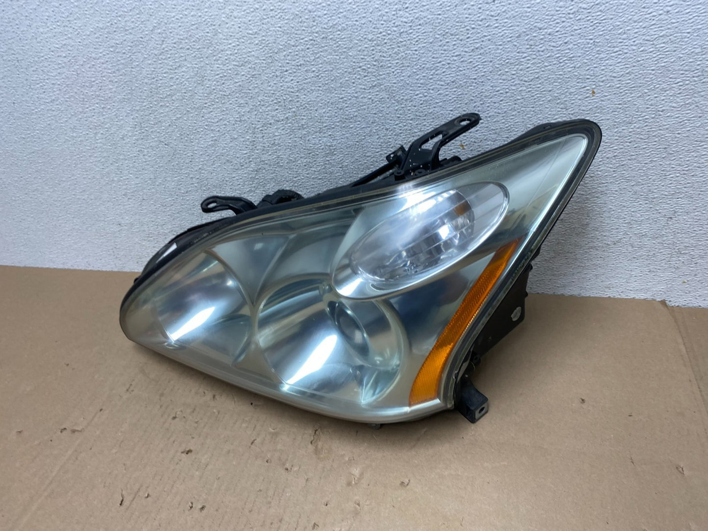 2004 to 2009 Lexus RX330 RX350 Xenon Left Driver Side Headlight AG6690 DW1