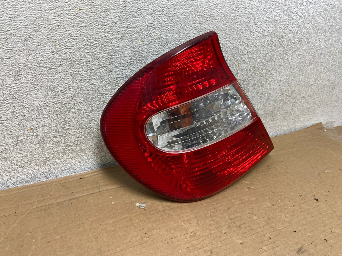 2002 2003 2004 Toyota Camry Left Driver LH Side Tail Light AH8374 LK1