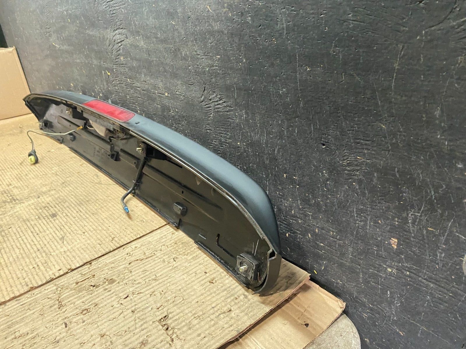 1999 to 2004 Honda Odyssey Rear Trunk Spoiler Gate Oem V9591 DG9