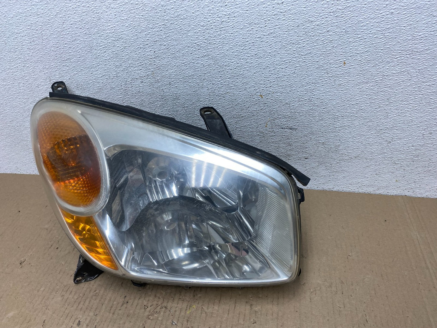 2004 2005 Toyota Rav4 Right Passenger RH Side Headlight Halogen AF5878 DW1