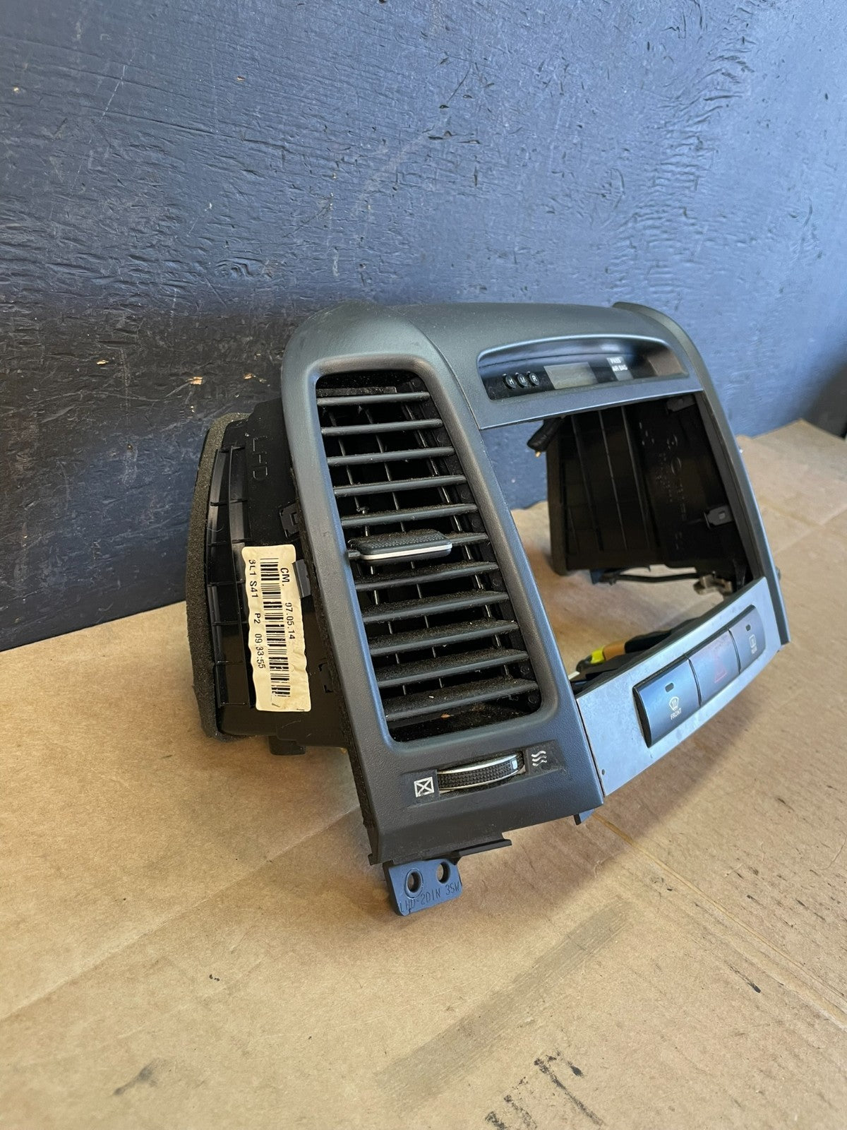 2007 to 2009 Hyundai Santa Fe Center Dashboard Radio Bezel Trim ac5189 DG1