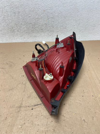 2001 2002 2003 Hyundai Elantra Right Passenger Rh Tail Light AG4968 LK5