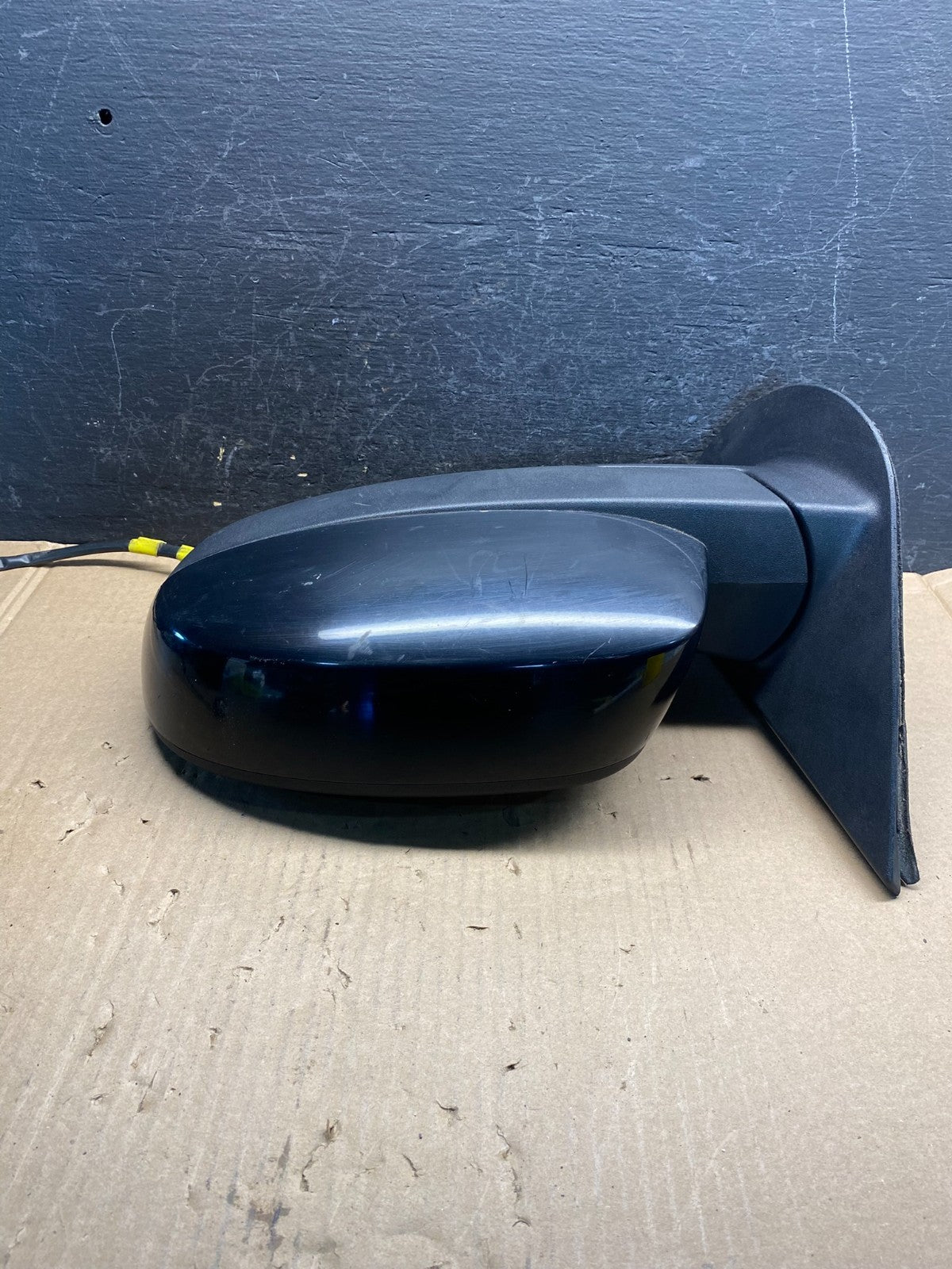 2007 to 2013 Chevrolet Tahoe Silverado Suburban Left Driver Mirror AE7949 DW1