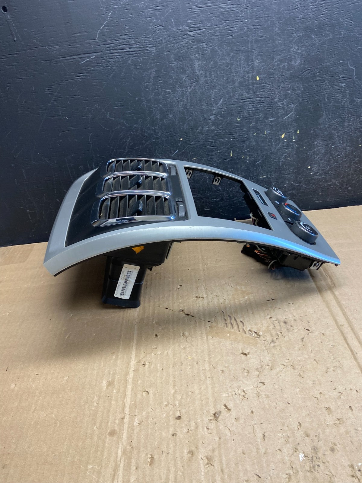 2007 - 2012 GMC Acadia A/C Heater Climate Control Radio Panel Bezel OE AE1747 DG1